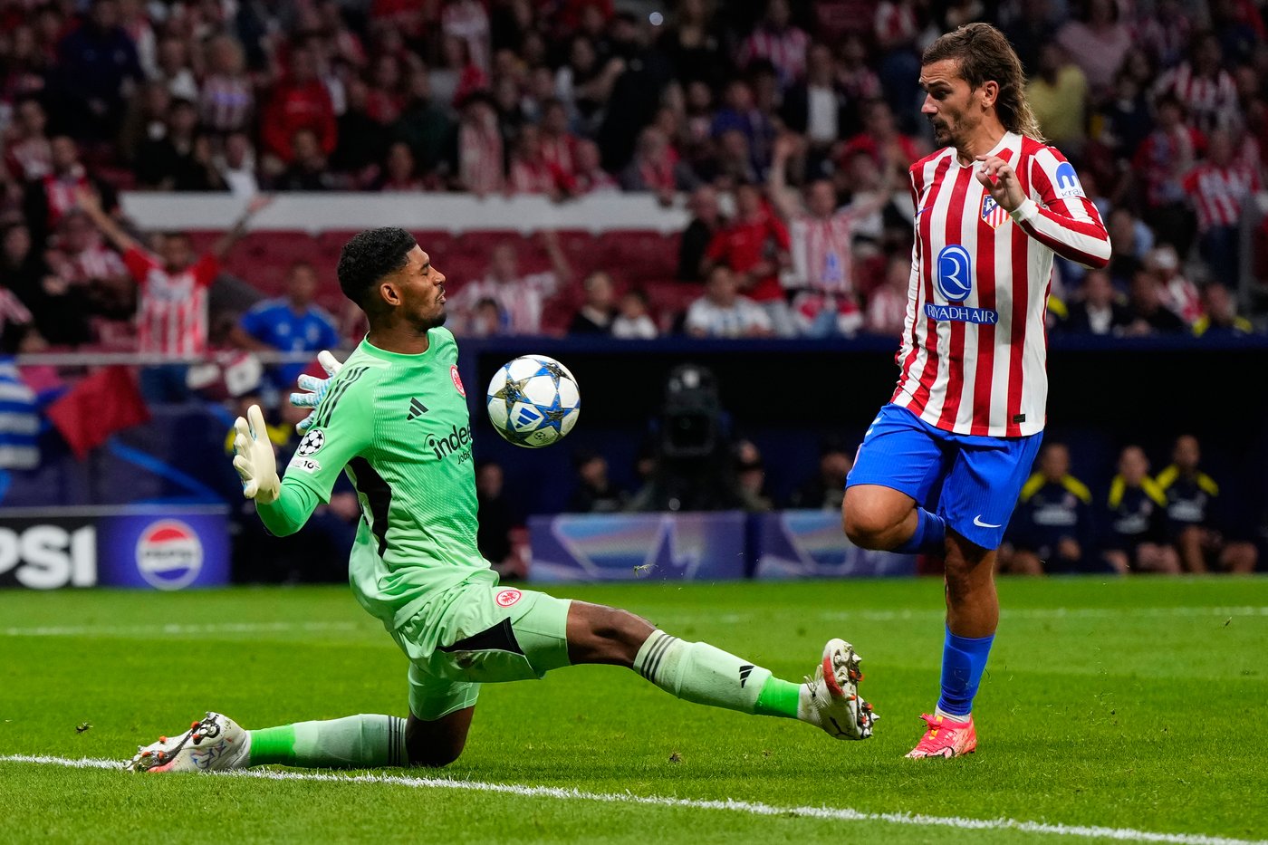 Griezmann scores his 200th goal with Atletico Madrid in team's Champions League game | iNFOnews.ca