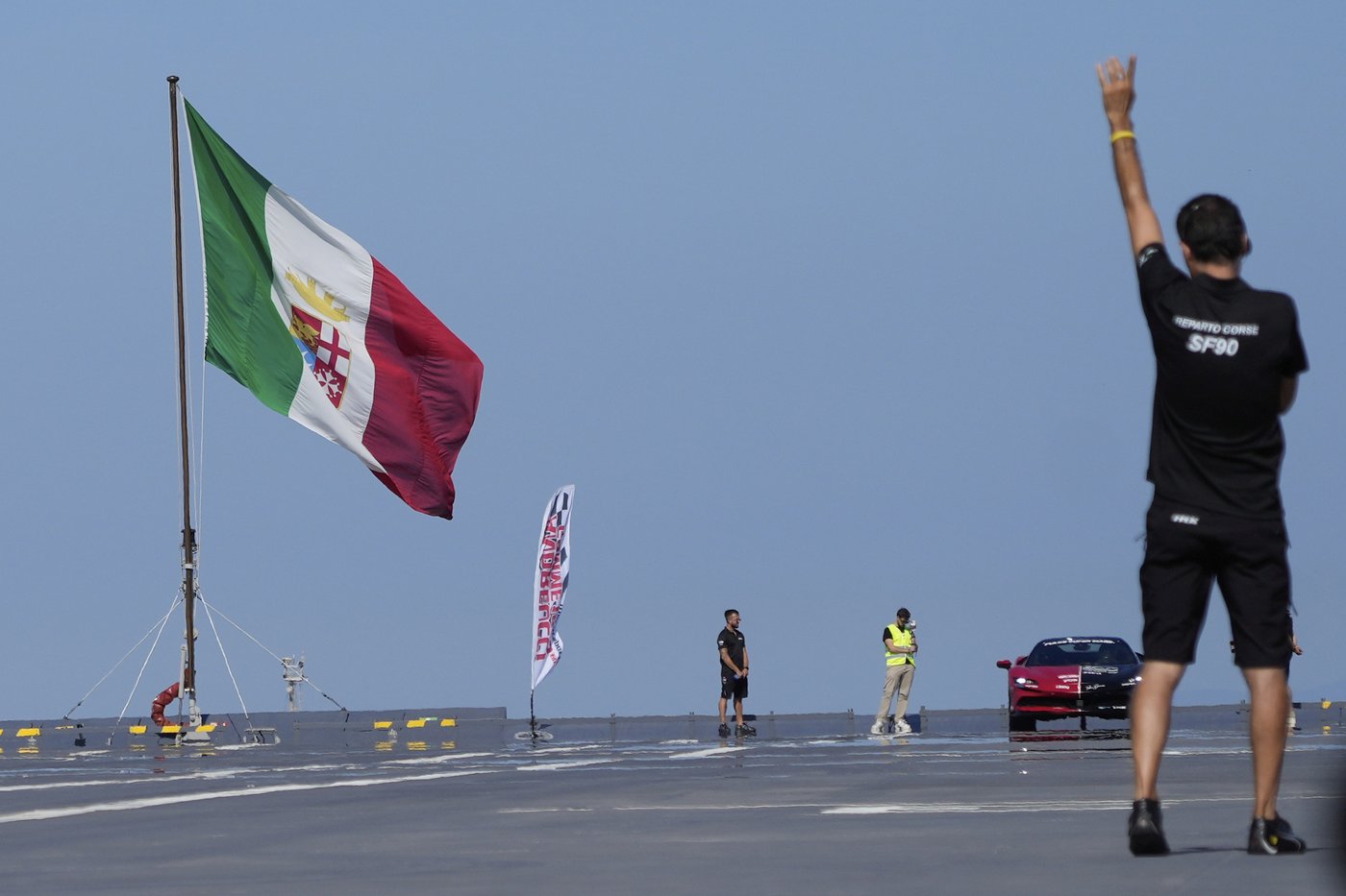 One man in an Italian supercar atop an aircraft carrier. And a record in his sights | iNFOnews.ca