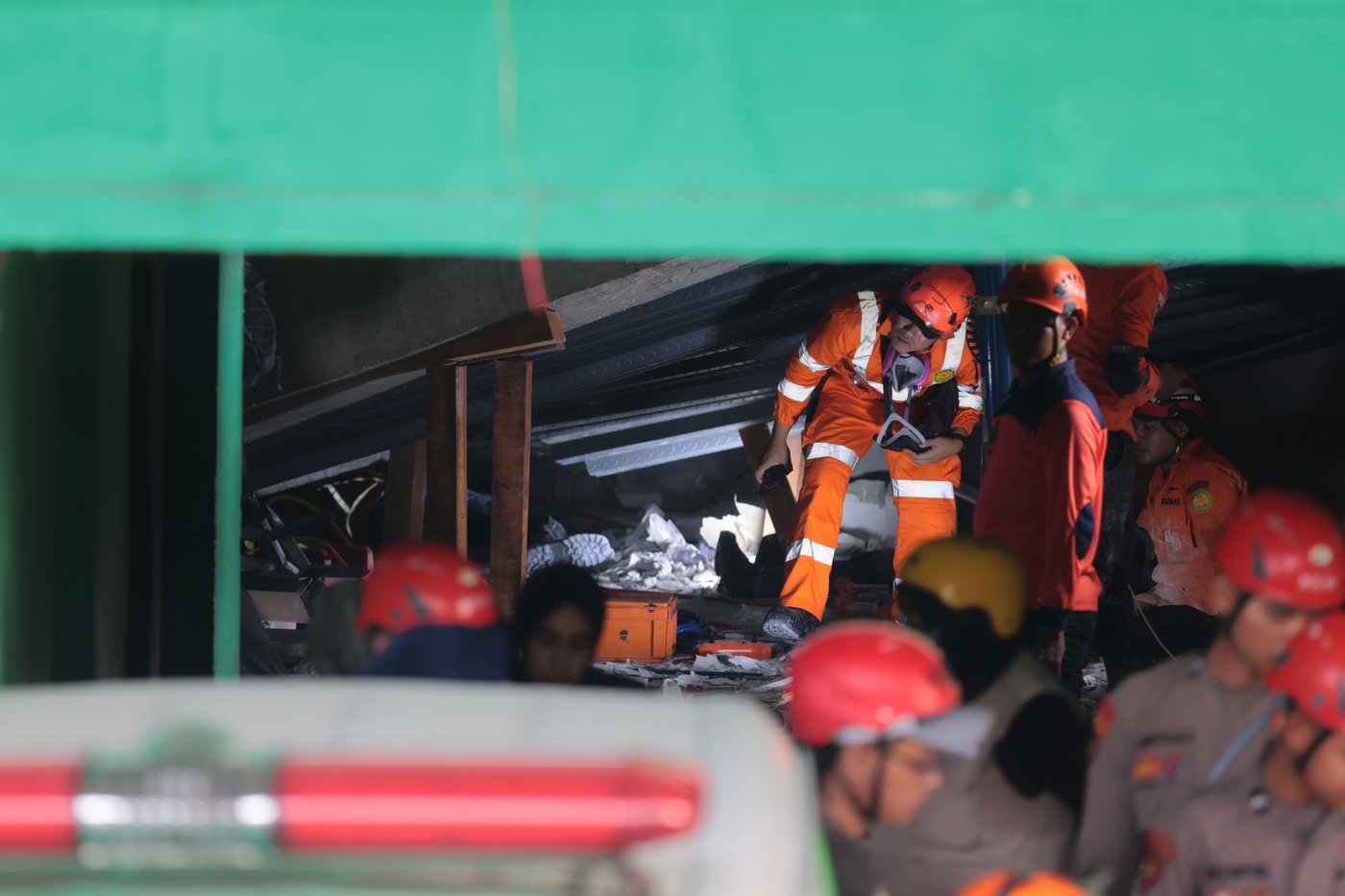 Photos from the collapse of an Islamic school building in Indonesia | iNFOnews.ca
