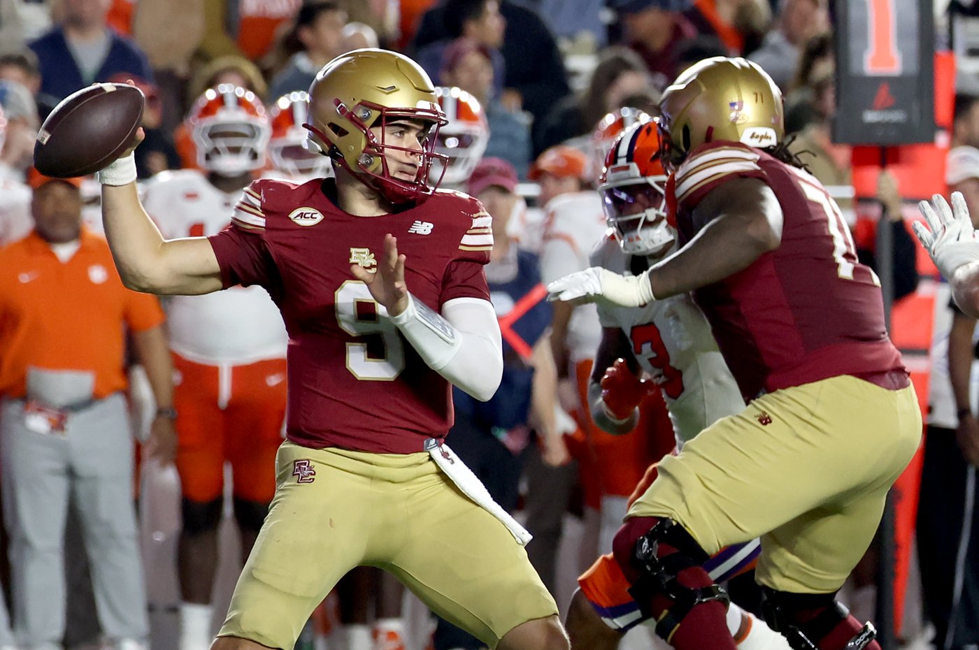 Cade Klubnik throws for a TD and runs for one before injury in Clemson's 41-10 victory over BC | iNFOnews.ca