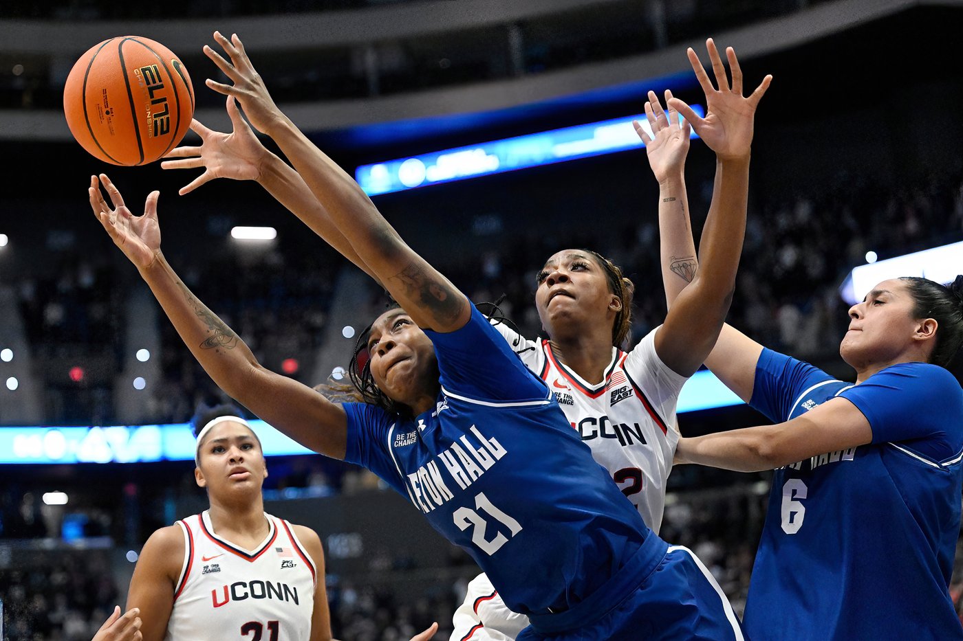 Sarah Strong, Azzi Fudd lead No. 1 UConn to 31st win in a row with 84-48 victory over Seton Hall | iNFOnews.ca