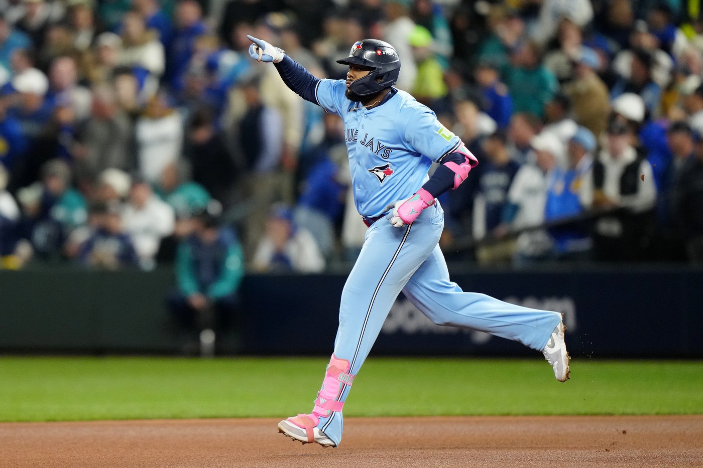 Photo Gallery: Blue Jays even ALCS with 8-2 win in Game 4 | iNFOnews.ca