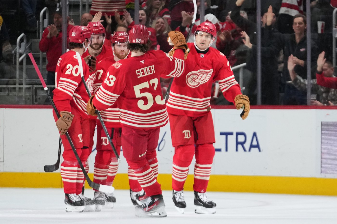 Seider helps the struggling Red Wings beat the Bruins 5-4 | iNFOnews.ca