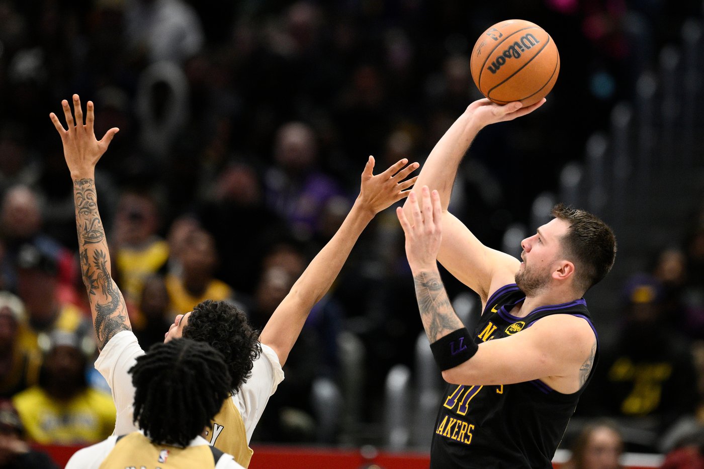 Luka Doncic has a triple-double (26 points, 11 assists, 10 rebounds) before halftime as Lakers roll | iNFOnews.ca