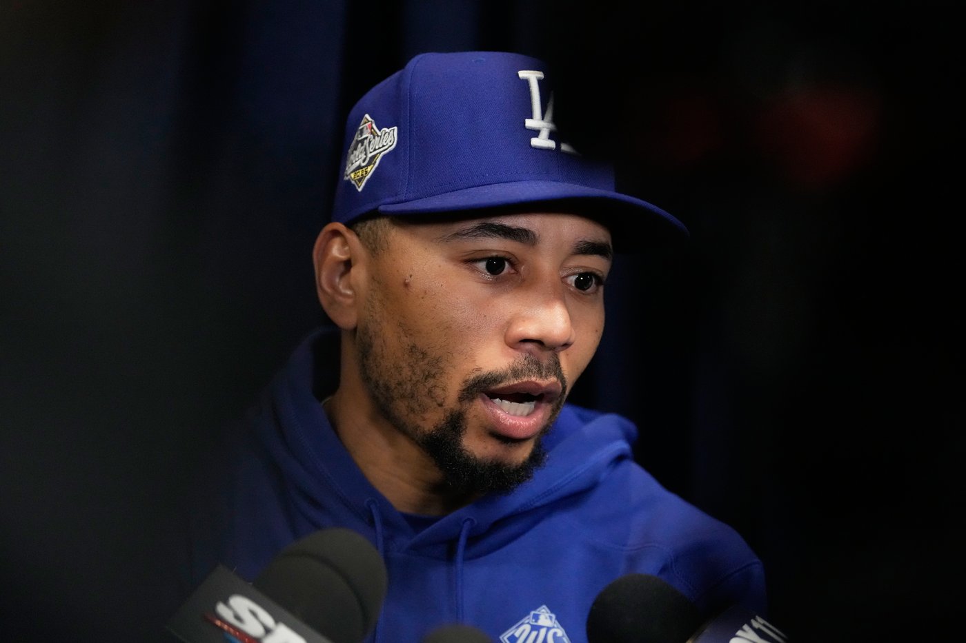 Dodgers' Mookie Betts wins Roberto Clemente Award for humanitarian work | iNFOnews.ca Dodgers' Mookie Betts wins Roberto Clemente Award for humanitarian work | iNFOnews.ca
