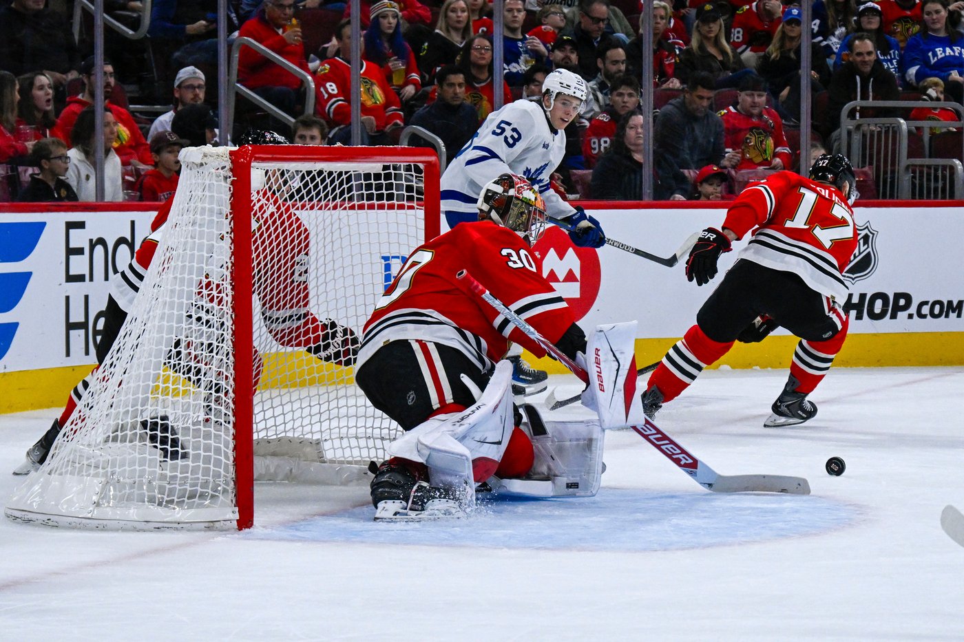 Dach scores late in 3rd period to lead Blackhawks to 3-2 win over Maple Leafs | iNFOnews.ca Dach scores late in 3rd period to lead Blackhawks to 3-2 win over Maple Leafs | iNFOnews.ca