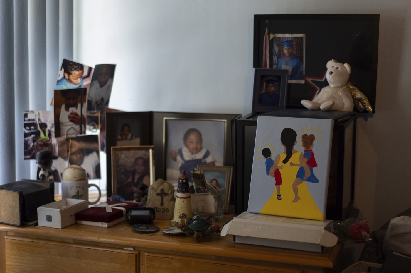 Crime victims' families say Chicago violence is a problem, but sending in troops isn't the answer | iNFOnews.ca