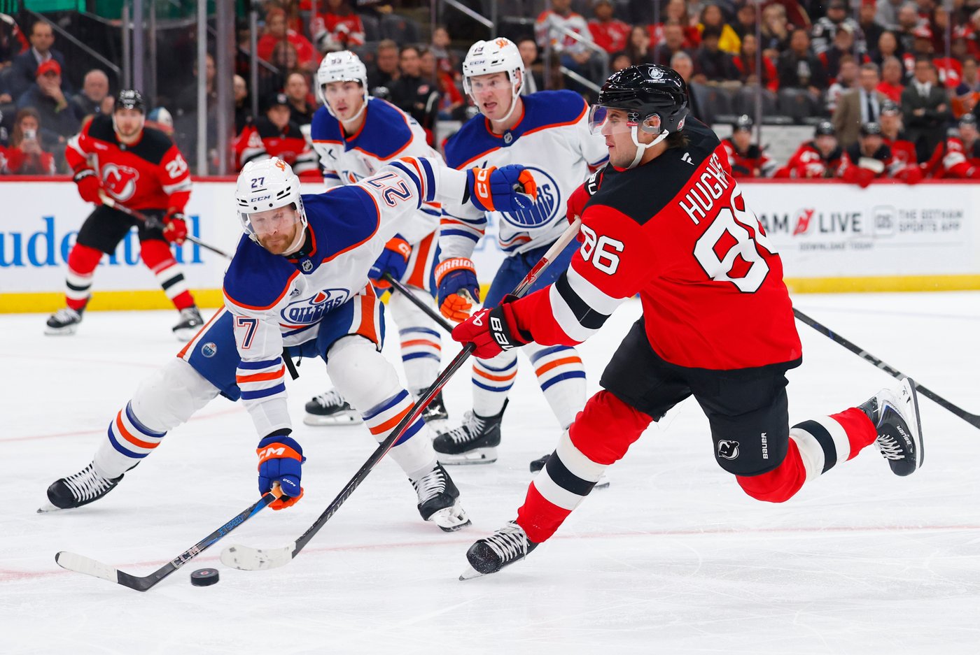 Jack Hughes scores 2 goals as the Devils win their 4th in a row by beating the Oilers 5-3 | iNFOnews.ca Jack Hughes scores 2 goals as the Devils win their 4th in a row by beating the Oilers 5-3 | iNFOnews.ca