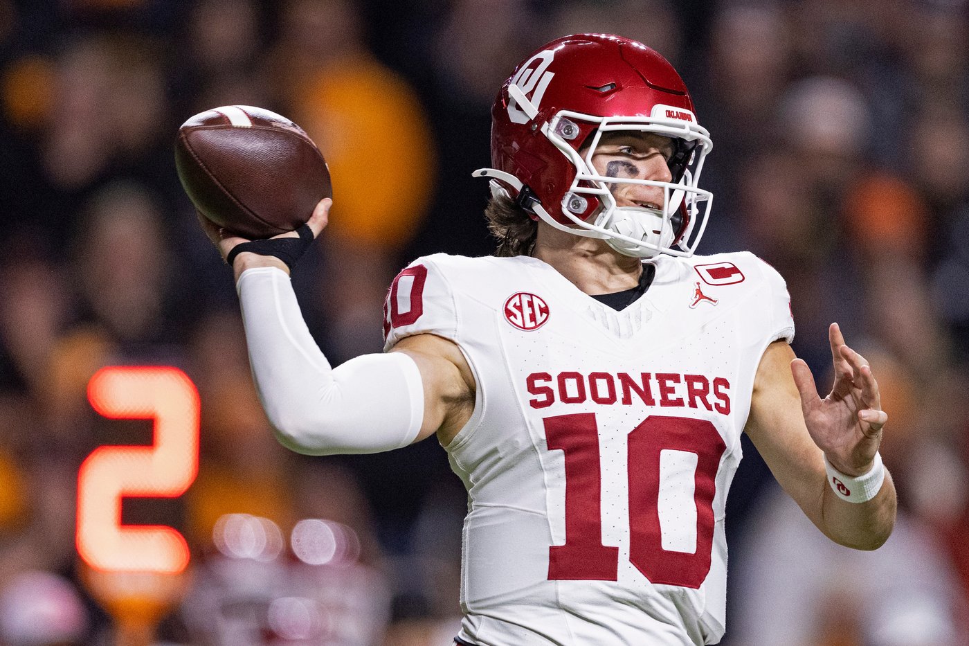 Mateer runs for decisive TD, leads No. 18 Oklahoma over No. 14 Tennessee 33-27 | iNFOnews.ca Mateer runs for decisive TD, leads No. 18 Oklahoma over No. 14 Tennessee 33-27 | iNFOnews.ca