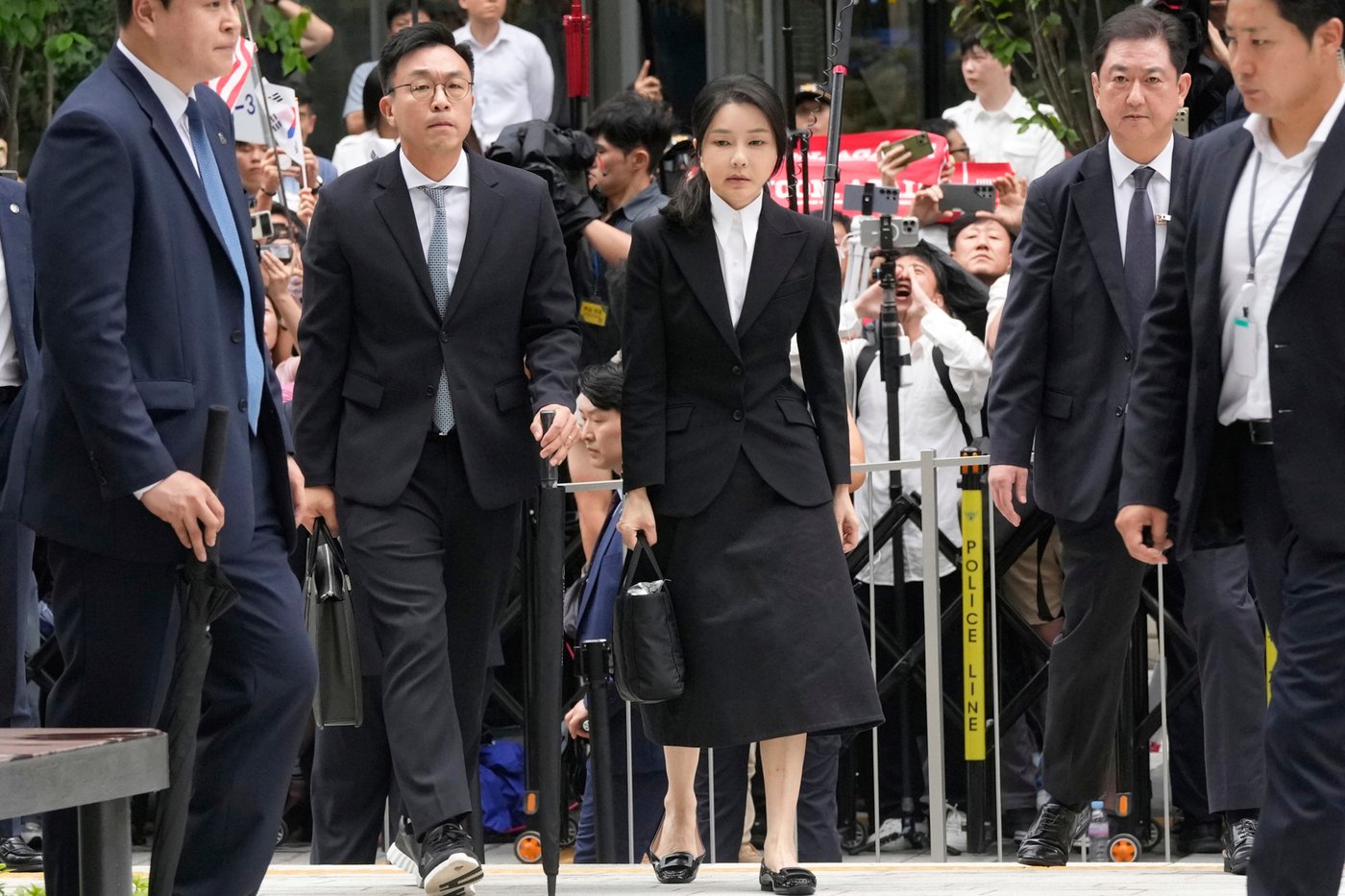 South Korea's former first lady sentenced to 20 months in prison for corruption | iNFOnews.ca