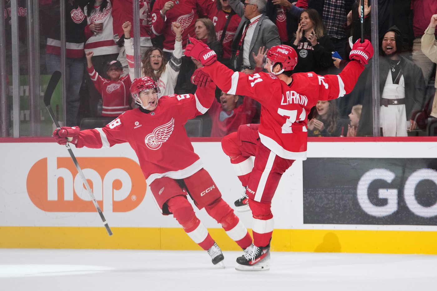 Larkin and Finne each score twice, lift surging Red Wings to a 4-2 win over Oilers | iNFOnews.ca Larkin and Finne each score twice, lift surging Red Wings to a 4-2 win over Oilers | iNFOnews.ca