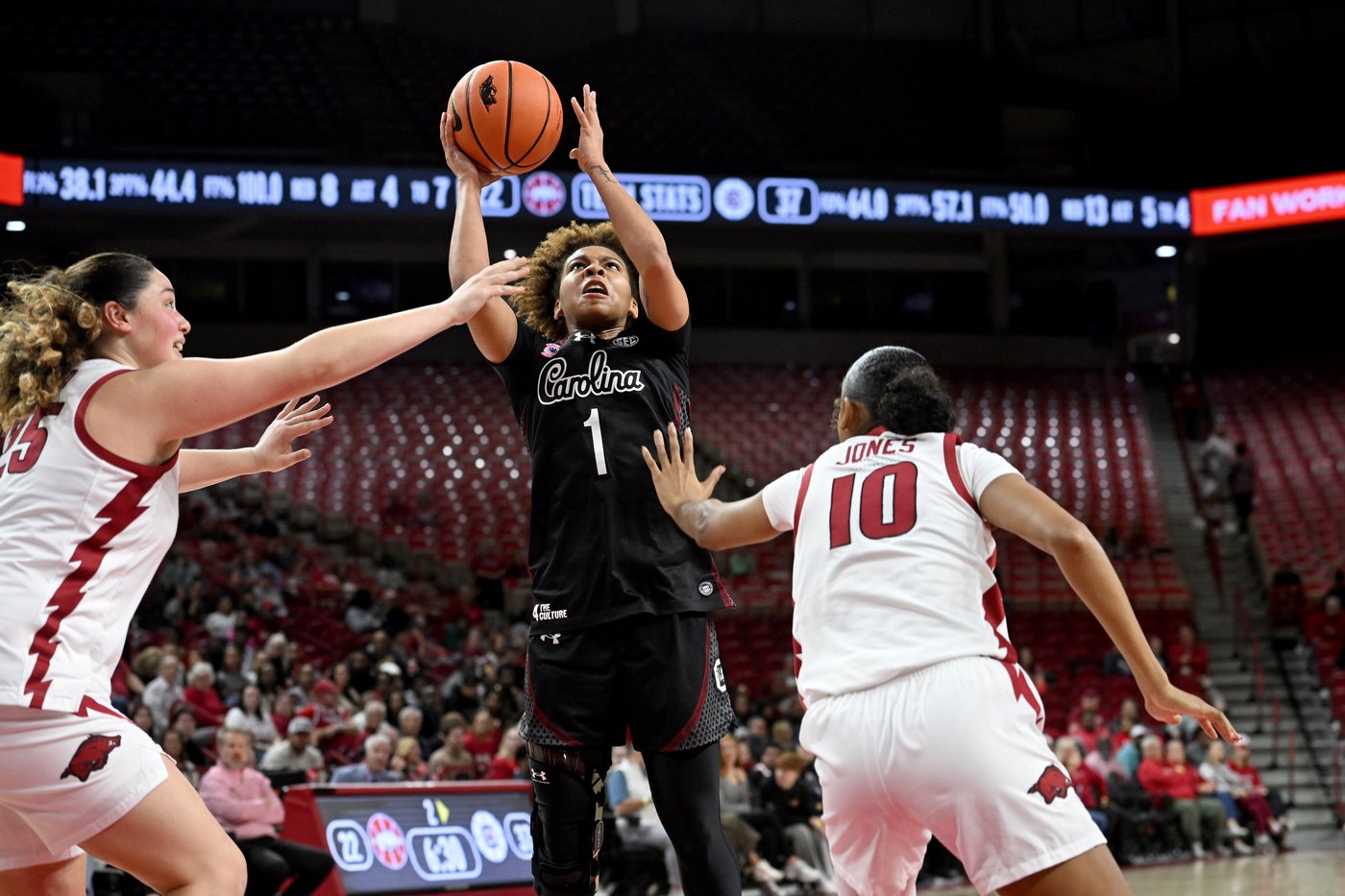 Joyce Johnson scores 22 points as No. 3 South Carolina beats Arkansas 93-58 | iNFOnews.ca