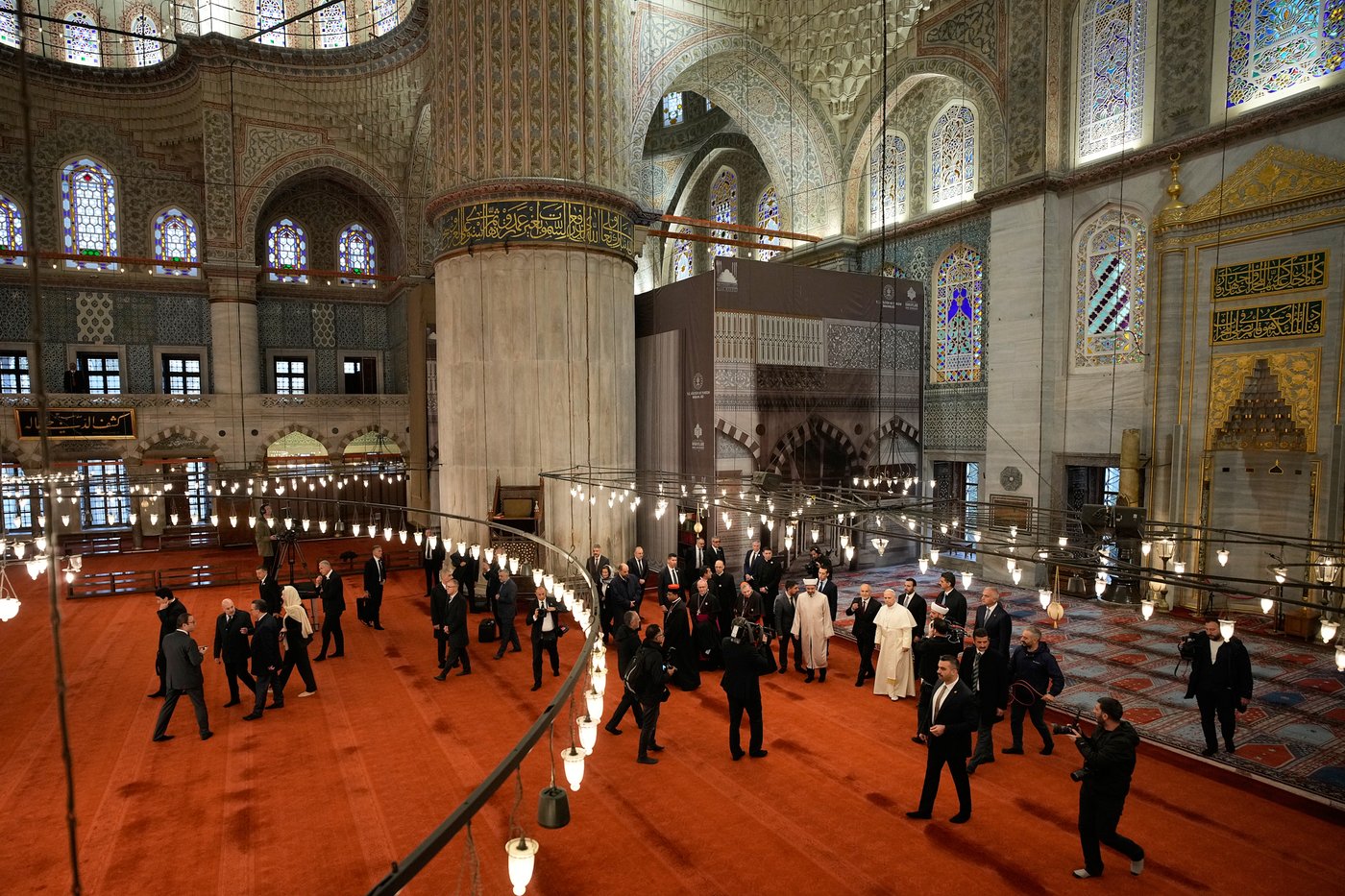 Pope Leo XIV visits the iconic Blue Mosque on the second day of his trip to Turkey | iNFOnews.ca