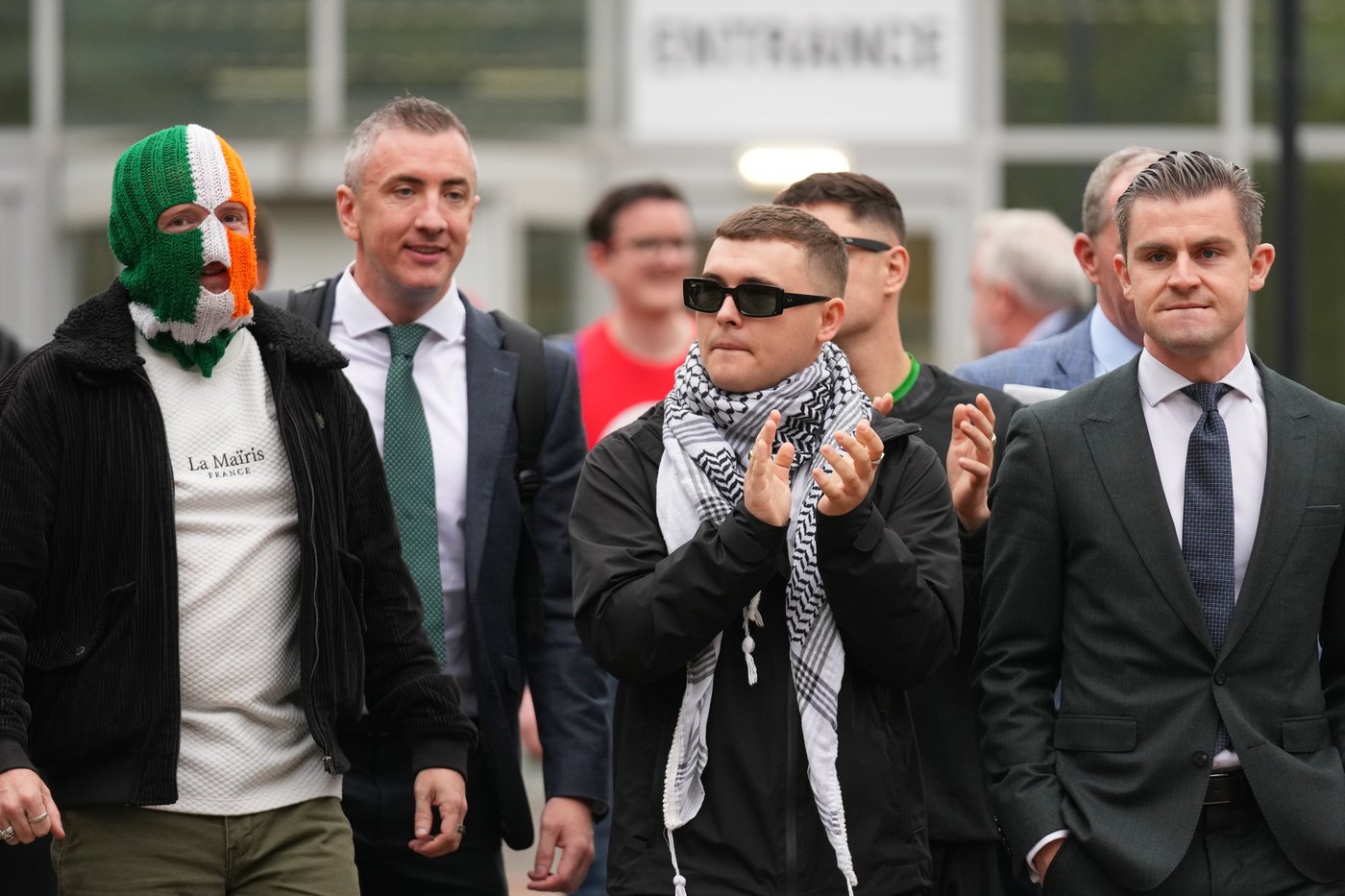 A British court throws out a terror-related charge against a member of the Irish rap group Kneecap | iNFOnews.ca