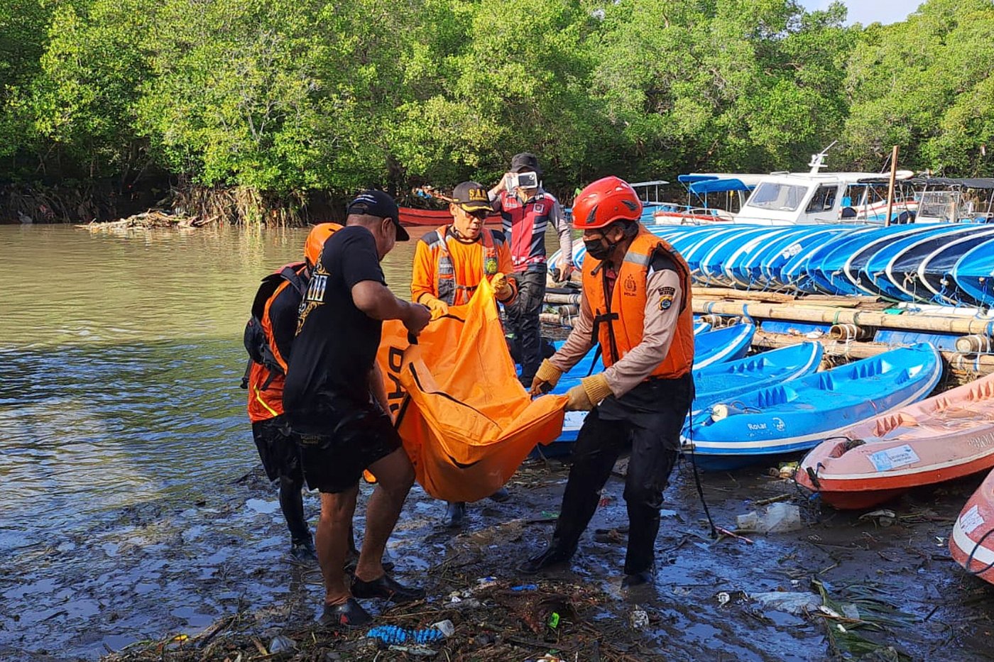 Indonesian rescuers search for missing people as devastating floods recede | iNFOnews.ca