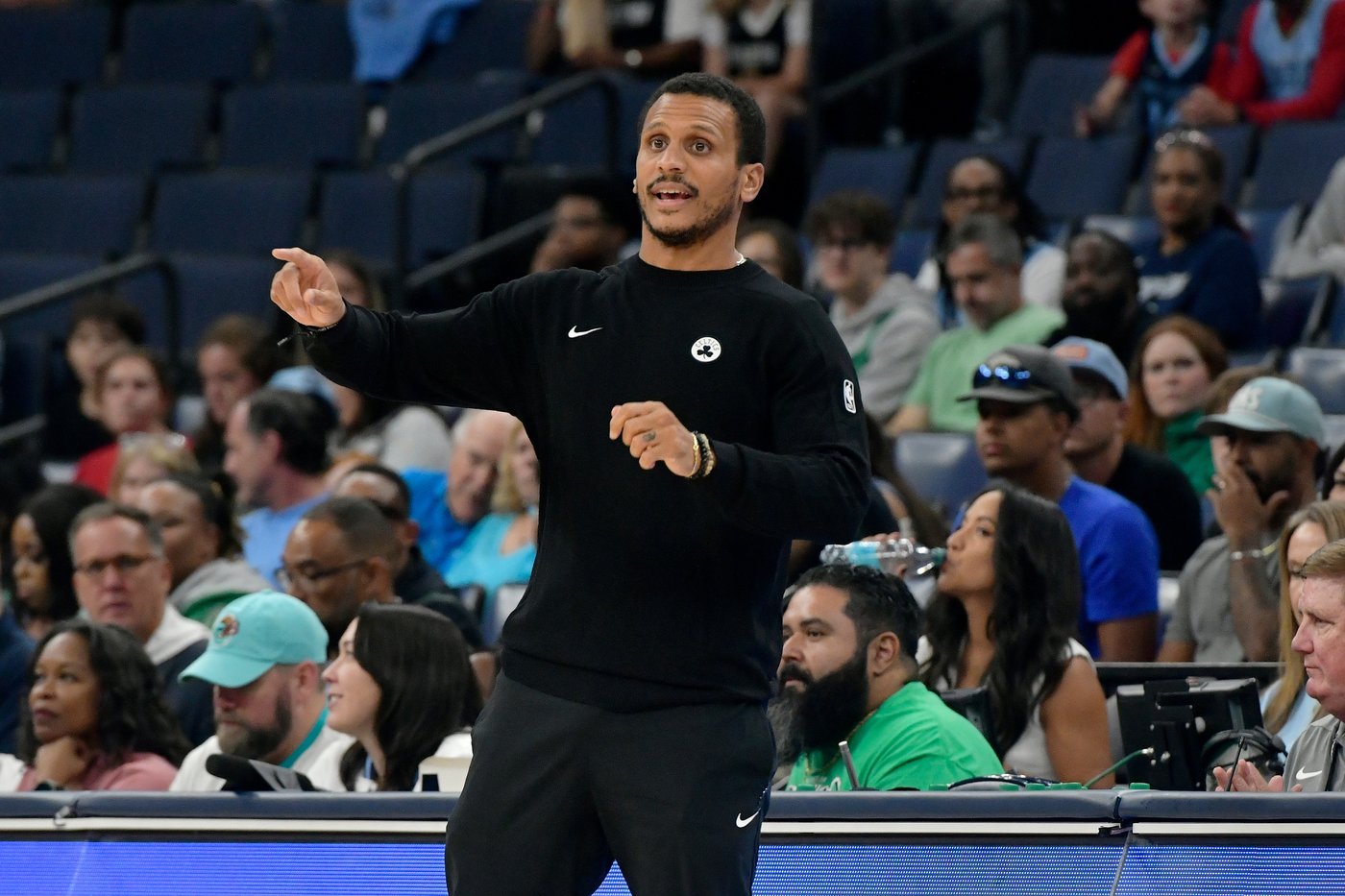 Celtics coach Joe Mazzulla and his staff played reporters in a pickup game. It went as expected | iNFOnews.ca Celtics coach Joe Mazzulla and his staff played reporters in a pickup game. It went as expected | iNFOnews.ca