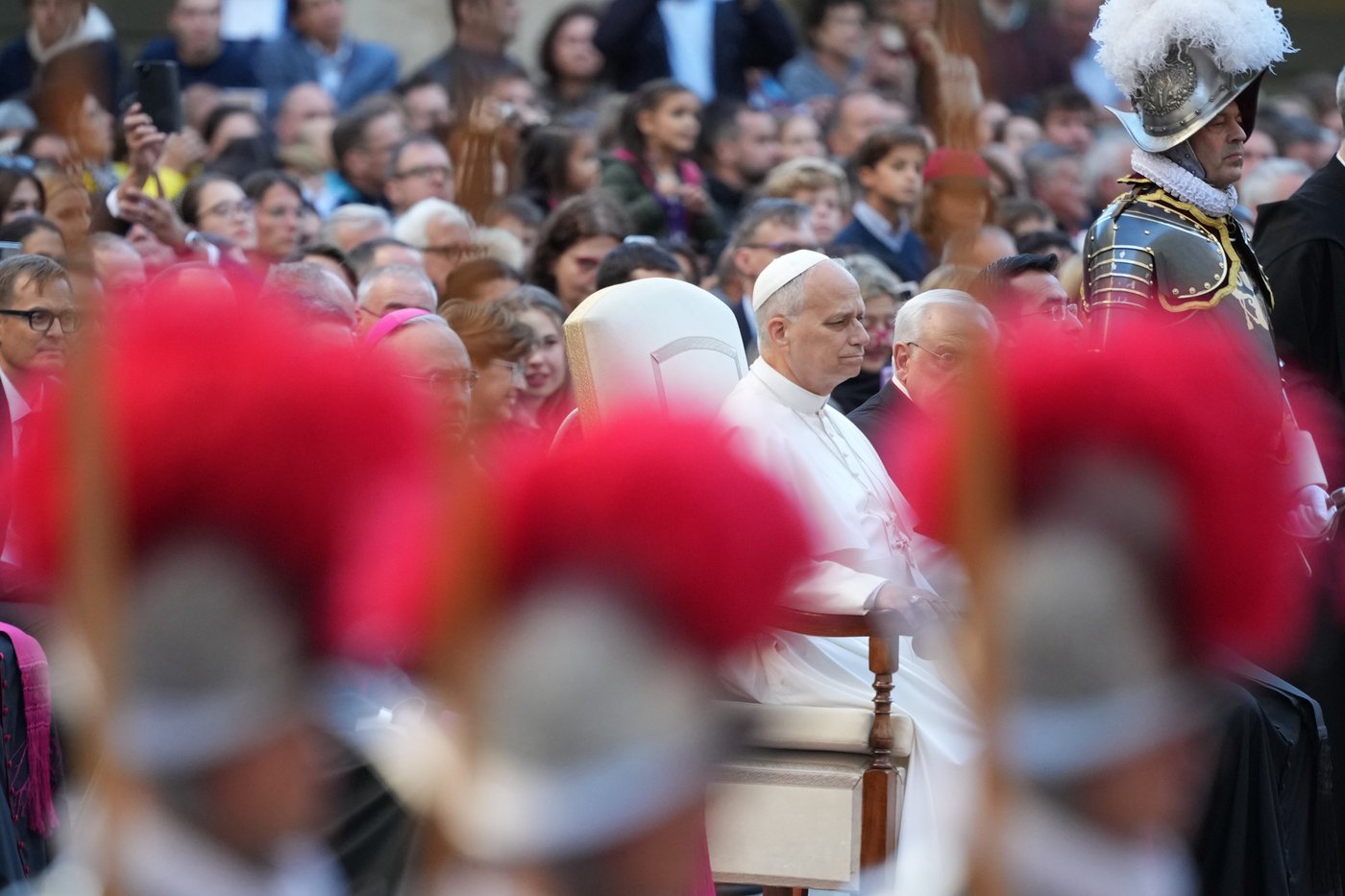 Pope lends star power to Swiss Guards swearing-in ceremony as his army struggles to find recruits | iNFOnews.ca