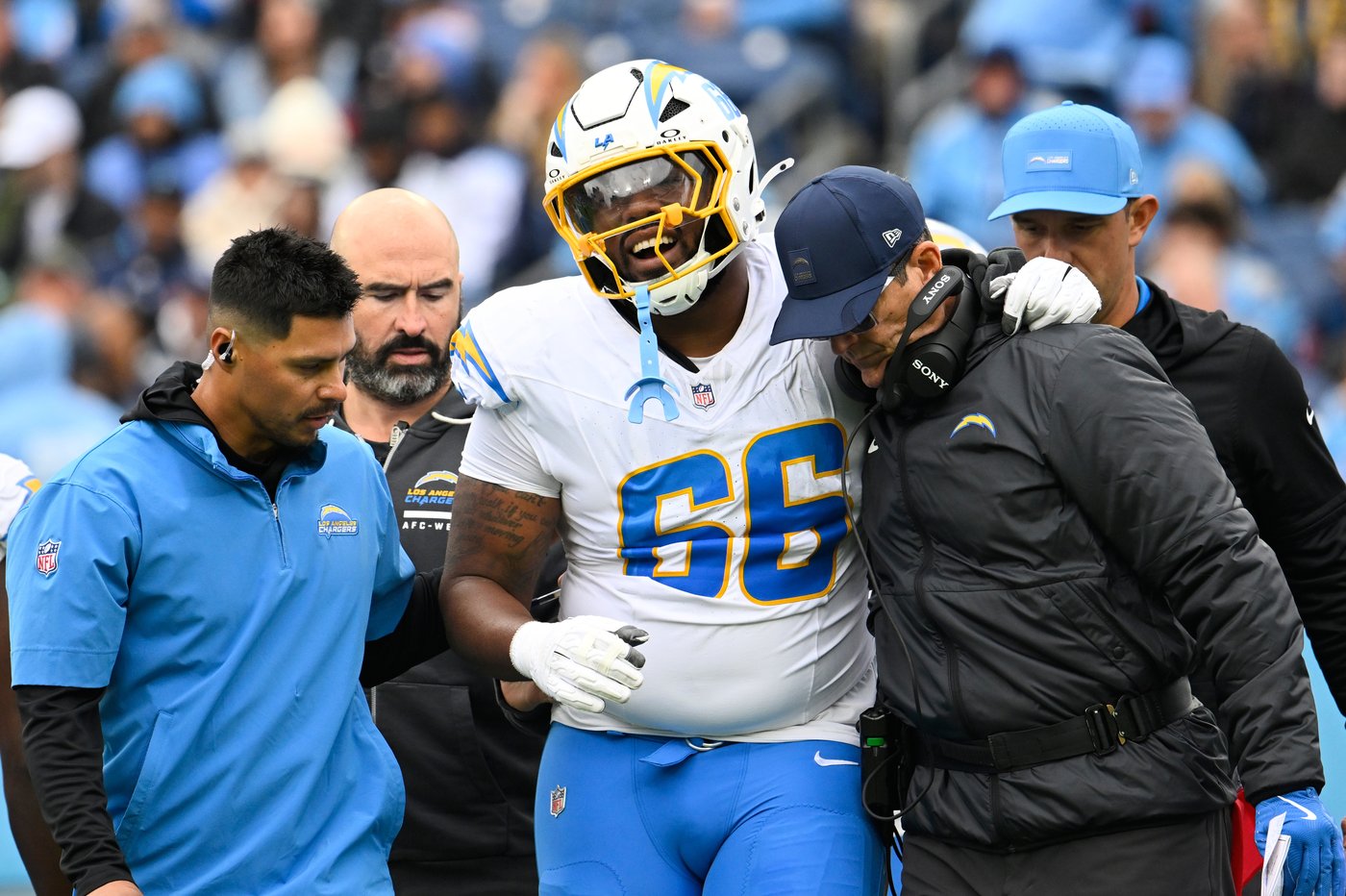Chargers left tackle Joe Alt carted off field with right ankle injury | iNFOnews.ca