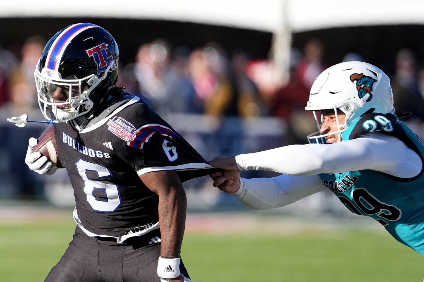 Louisiana Tech scores 17 in 4th quarter, beats Coastal Carolina 23-14 to win Independence Bowl | iNFOnews.ca
