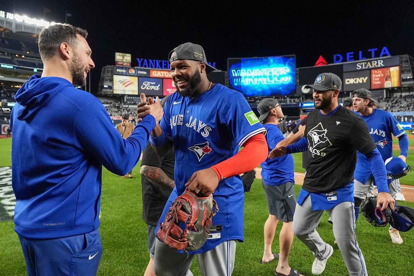 Photo Gallery: Blue Jays beat Yankees in Game 4 | iNFOnews.ca