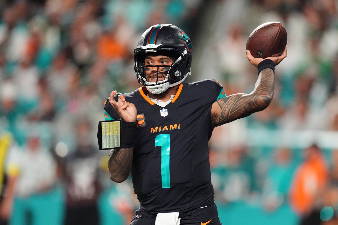 Darren Waller has 2 TDs, Dolphins beat Jets 27-21 but lose Tyreek Hill to serious leg injury | iNFOnews.ca