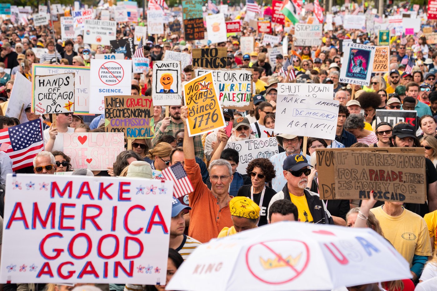 'No Kings' protests against Trump bring a street party vibe to cities nationwide | iNFOnews.ca 'No Kings' protests against Trump bring a street party vibe to cities nationwide | iNFOnews.ca