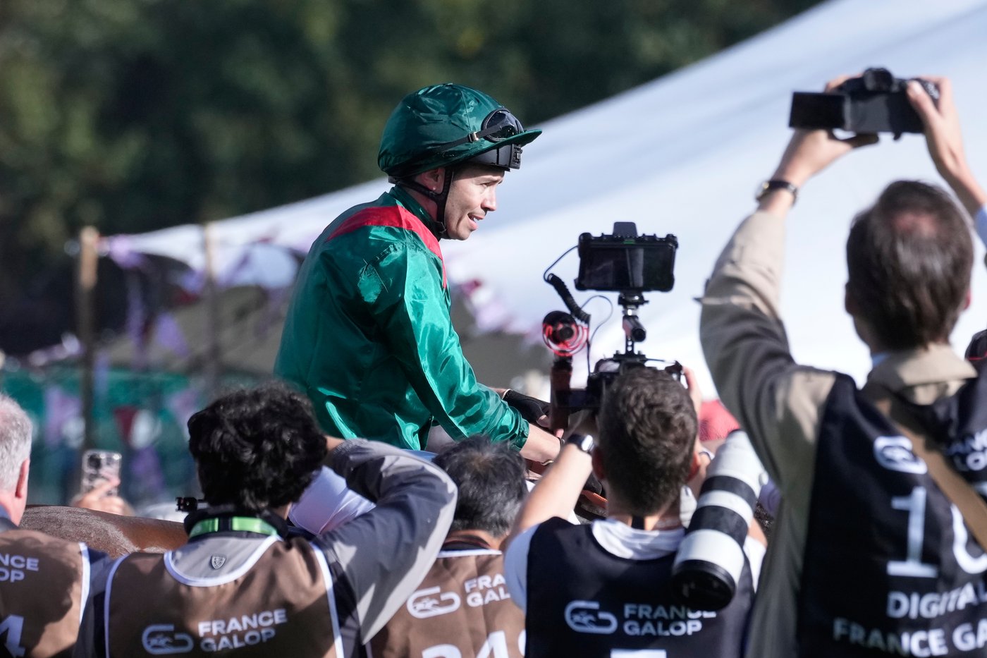 Daryz's thrilling comeback secures victory at the Prix de l’Arc de Triomphe | iNFOnews.ca