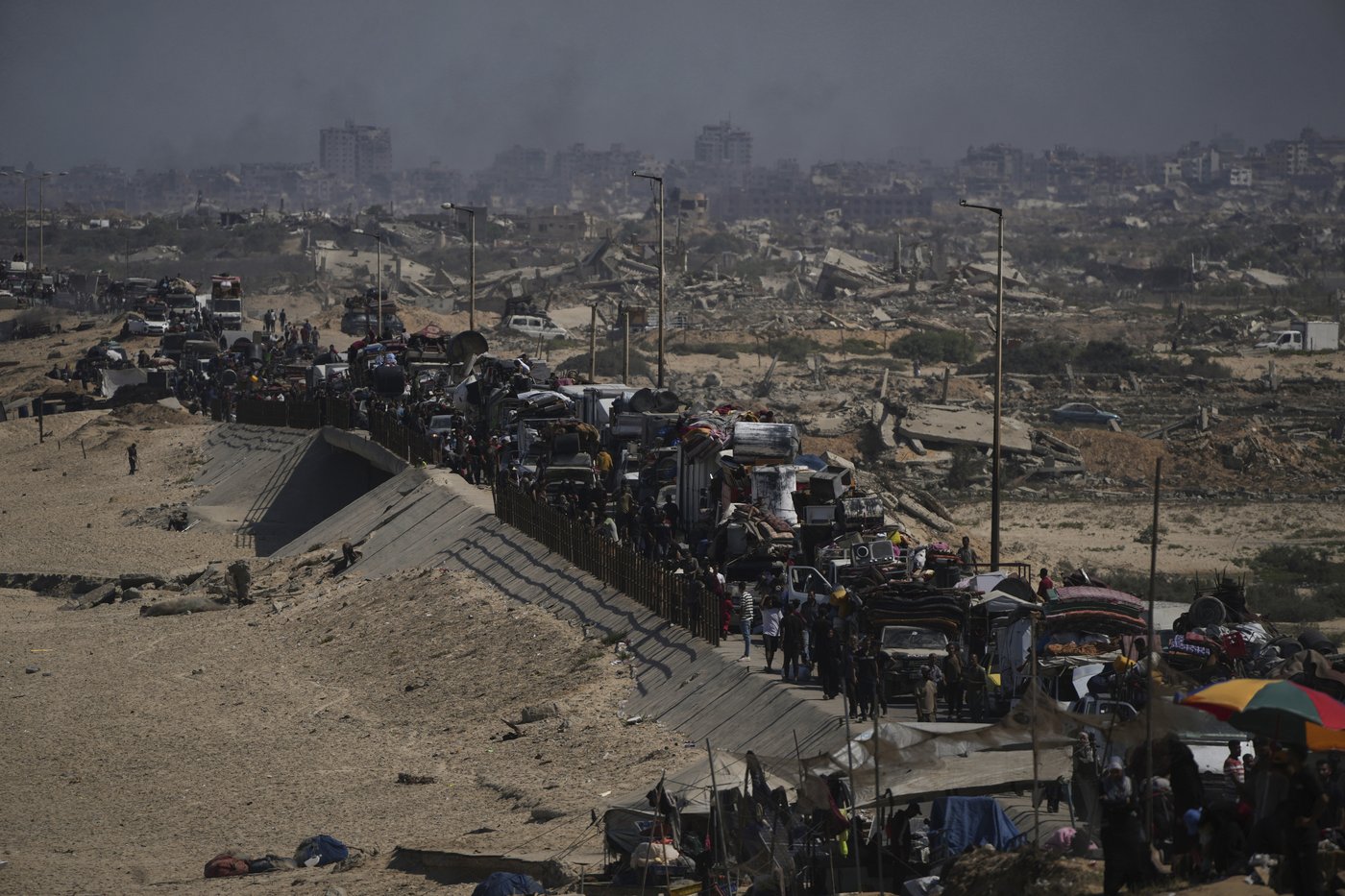 The Latest: Israeli strikes pummel Gaza City as a new ground offensive gets underway | iNFOnews.ca