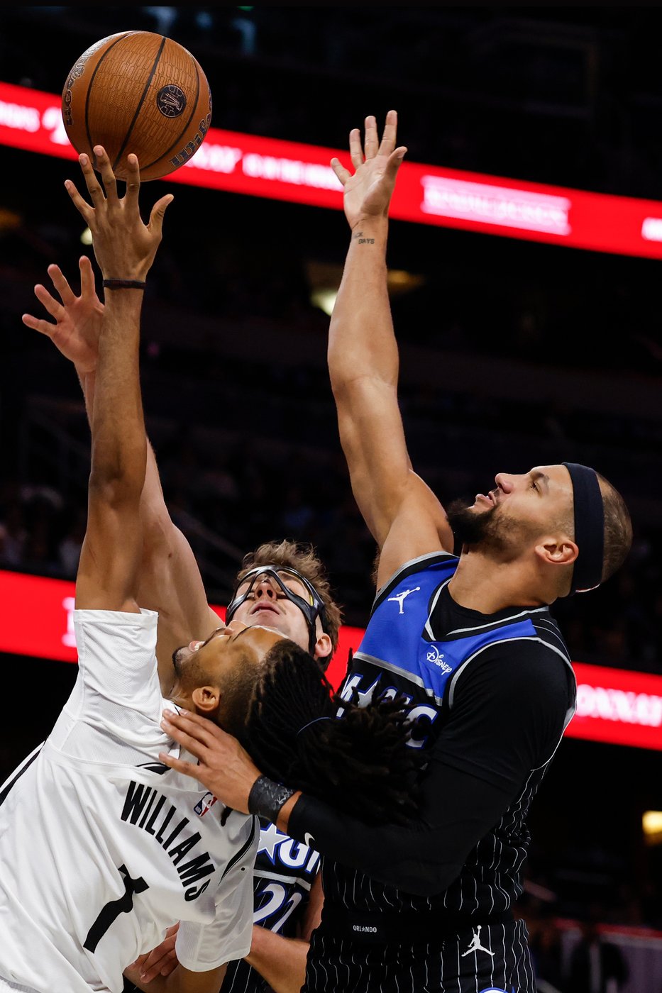 Wagner scores 25 as the Magic shut down Nets late on the way to a 105-98 victory | iNFOnews.ca