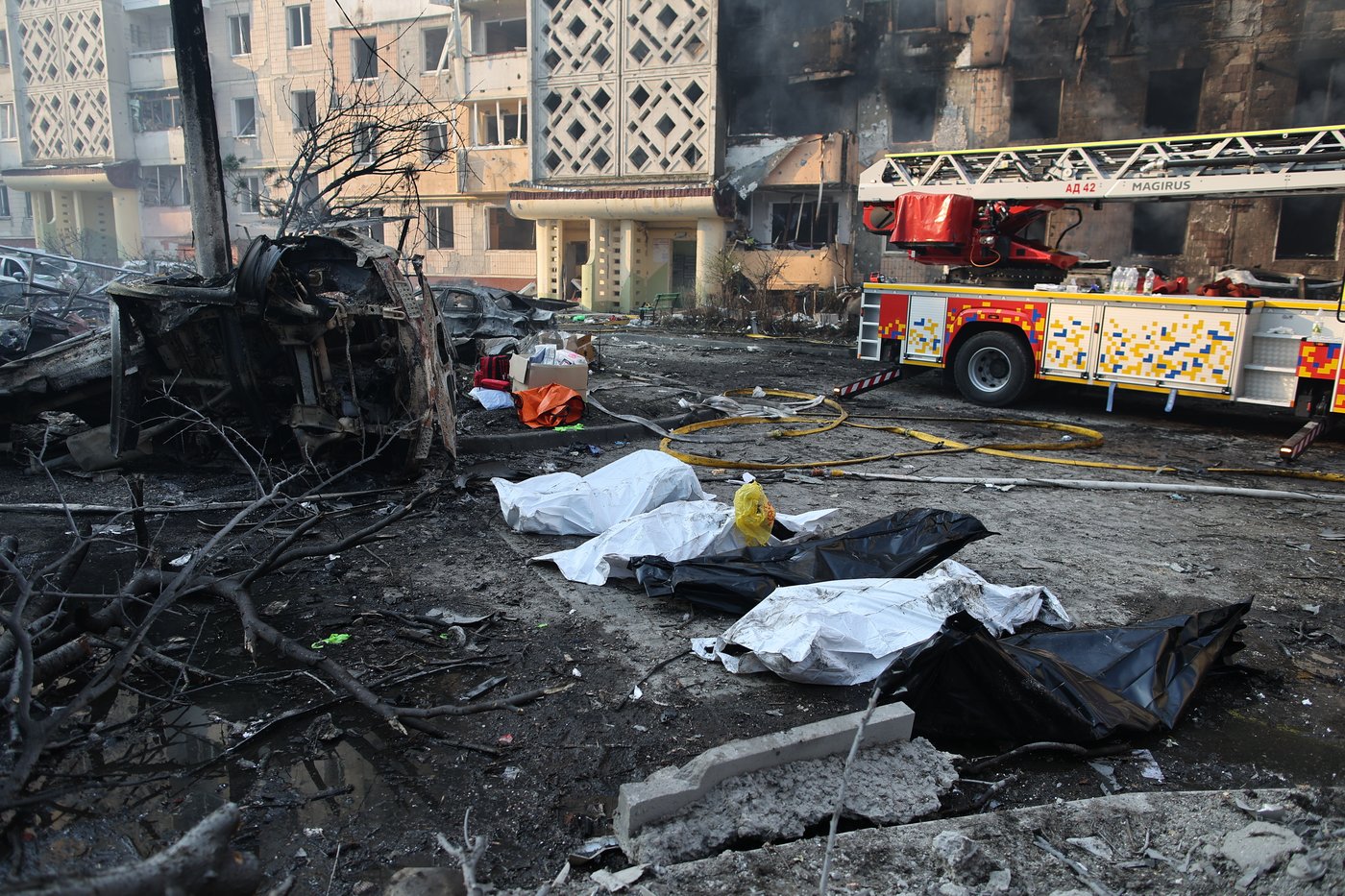 Russian barrage kills 20 in Ukraine city as Zelenskyy holds talks with Turkish leader | iNFOnews.ca