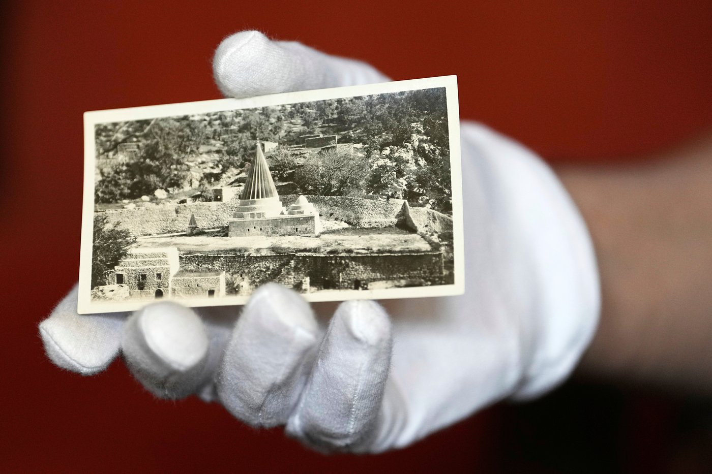 Iraq's Yazidis rediscover lost history through photos found in a museum archive | iNFOnews.ca