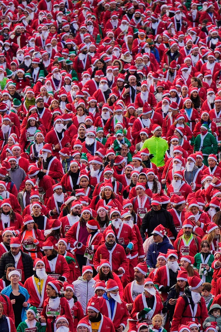 See the world in vertical: Top photos by AP photojournalists | iNFOnews.ca