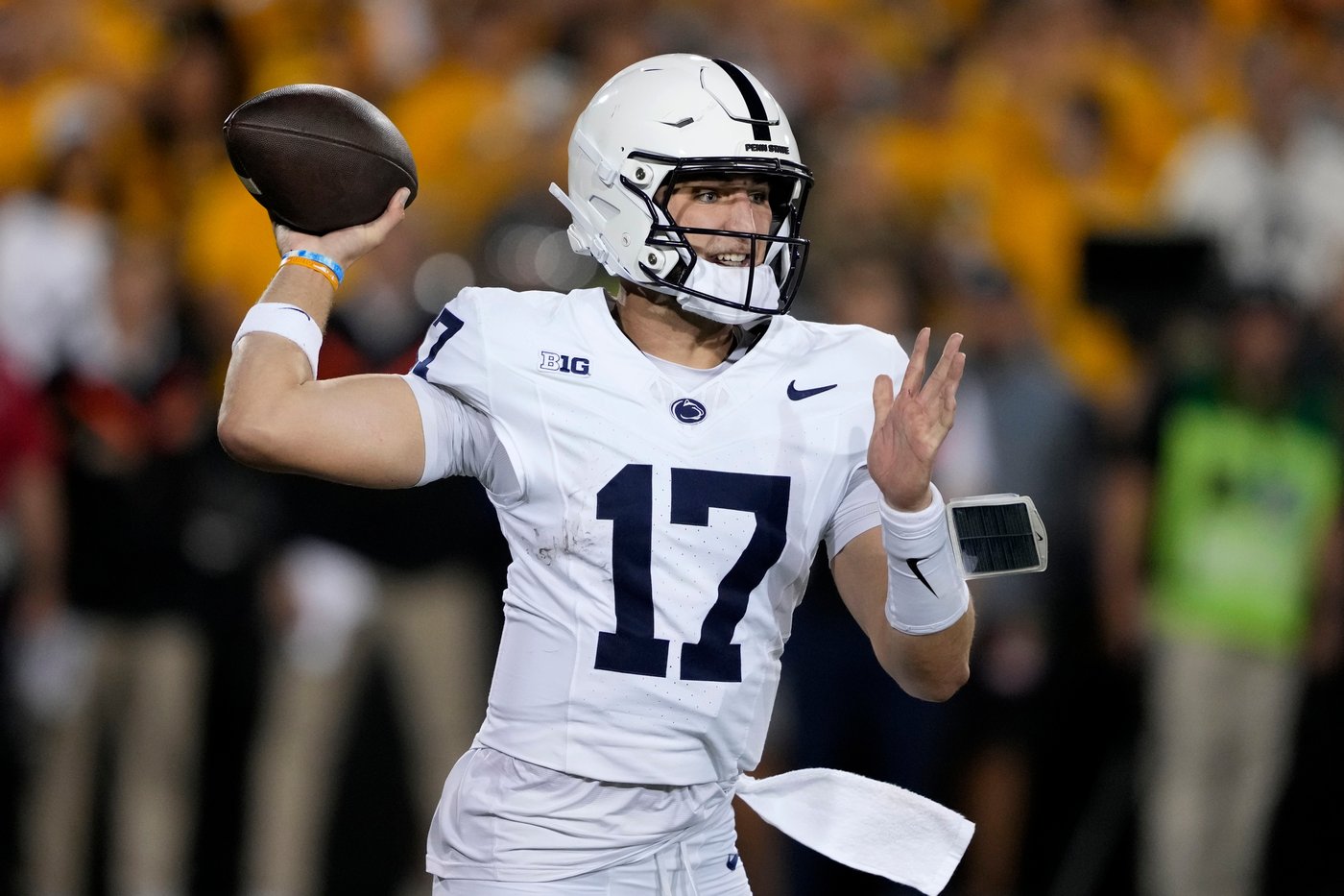 Mark Gronowski leads Iowa rally past Penn State, 25-24 | iNFOnews.ca Mark Gronowski leads Iowa rally past Penn State, 25-24 | iNFOnews.ca