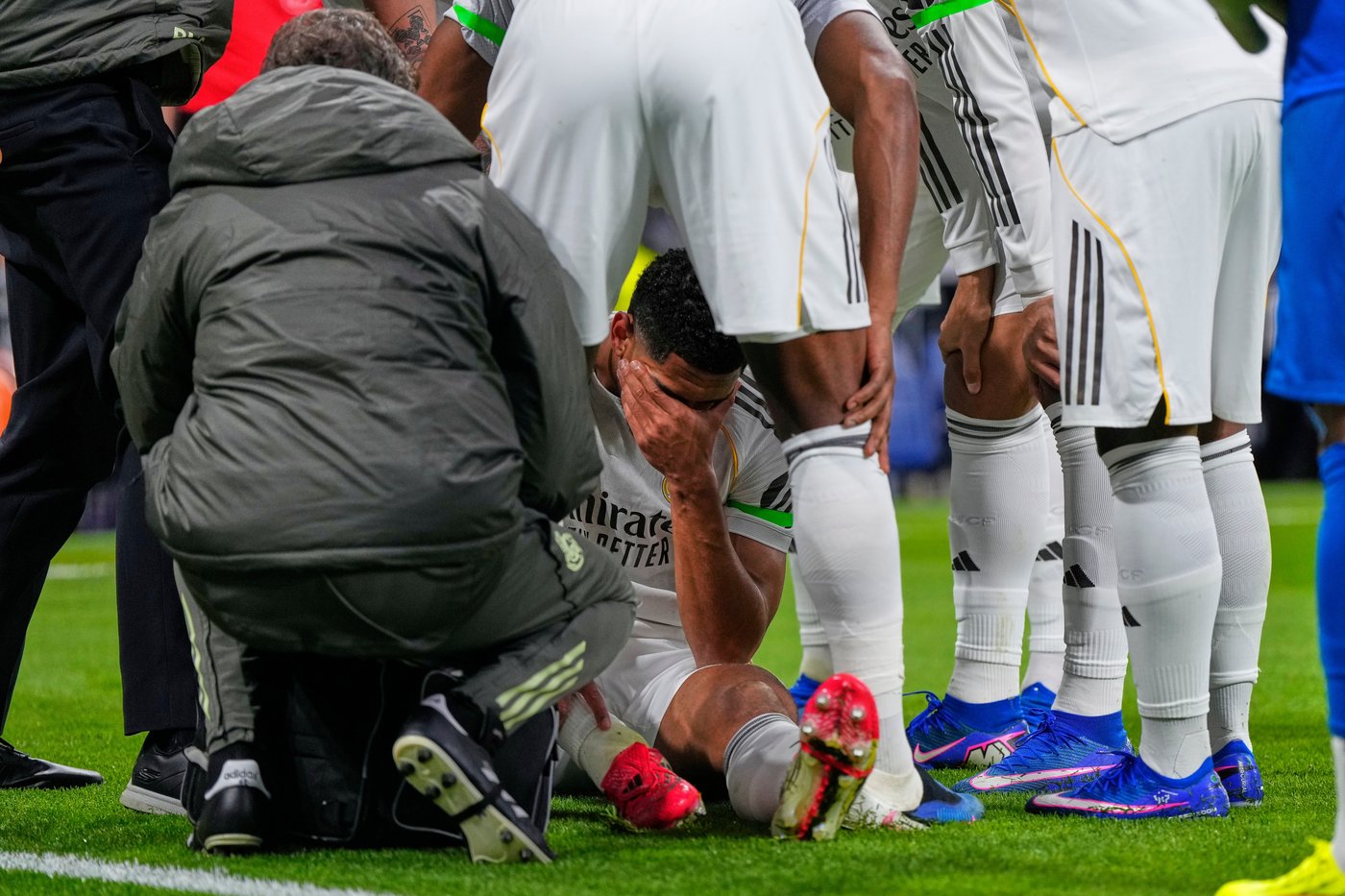 Real Madrid's Jude Bellingham leaves game after 10 minutes with hamstring injury | iNFOnews.ca