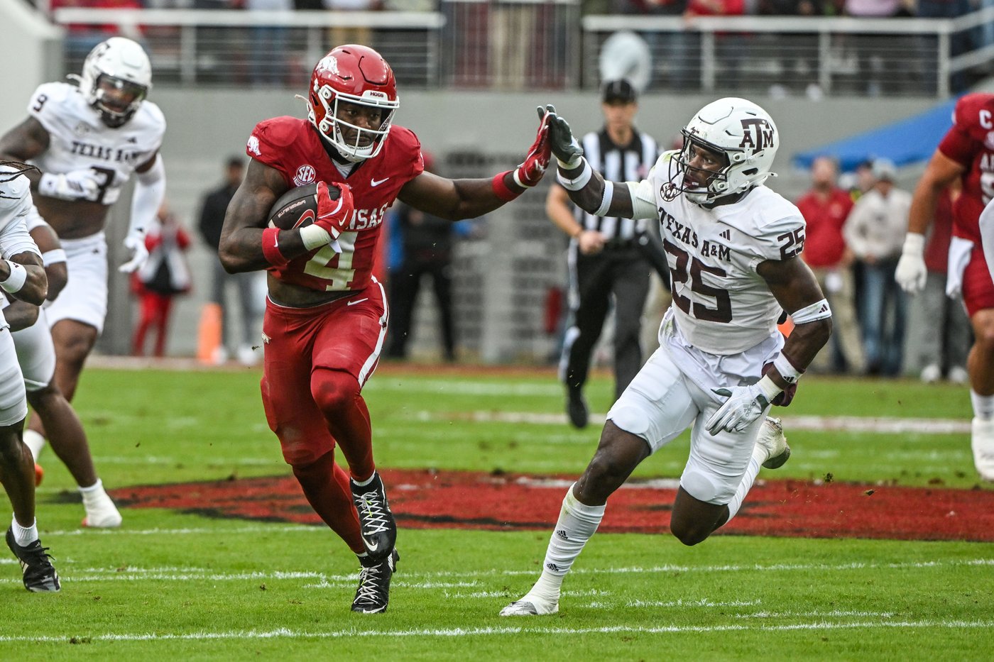 Reed throws for 280 yards and 3 TDs, runs for another score as No. 4 Texas A&M beats Arkansas 45-42 | iNFOnews.ca Reed throws for 280 yards and 3 TDs, runs for another score as No. 4 Texas A&M beats Arkansas 45-42 | iNFOnews.ca