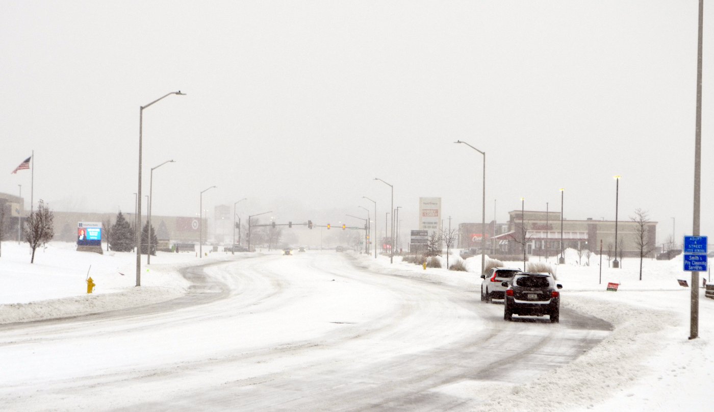 Winter storms bring snow, freezing rain and cold as Thanksgiving travelers journey home | iNFOnews.ca