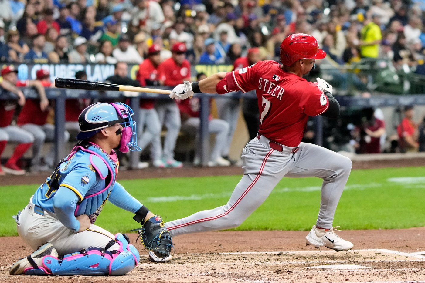 Reds overtake Mets for NL's 3rd wild-card spot by beating Brewers 3-1 | iNFOnews.ca