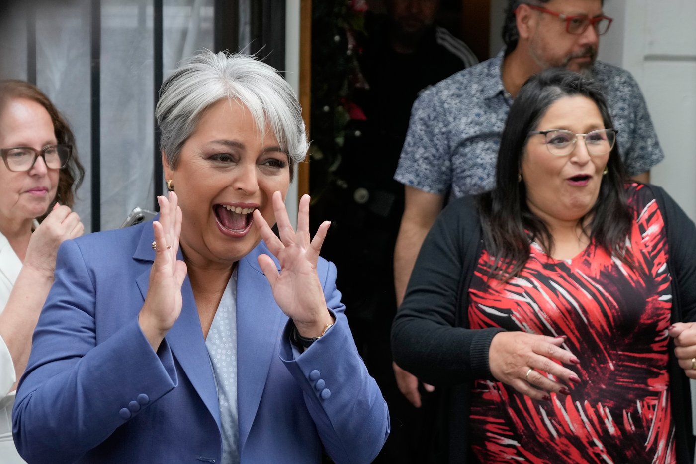 Photos of voters taking part in Chile's runoff presidential election | iNFOnews.ca