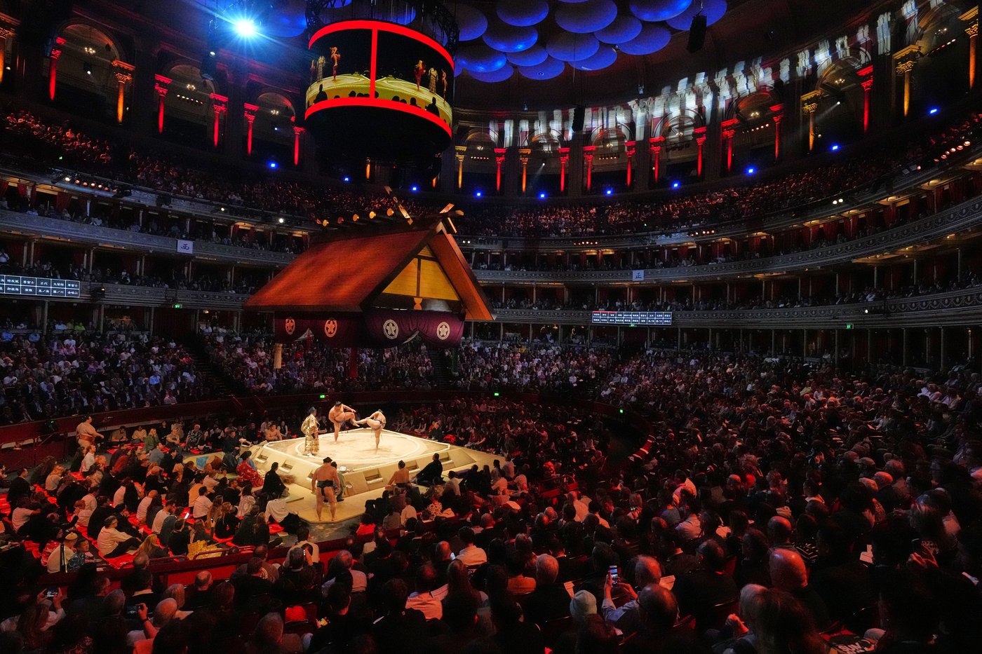 Photos show Sumo wrestlers bring 1,500 years of tradition to London's Royal Albert Hall | iNFOnews.ca