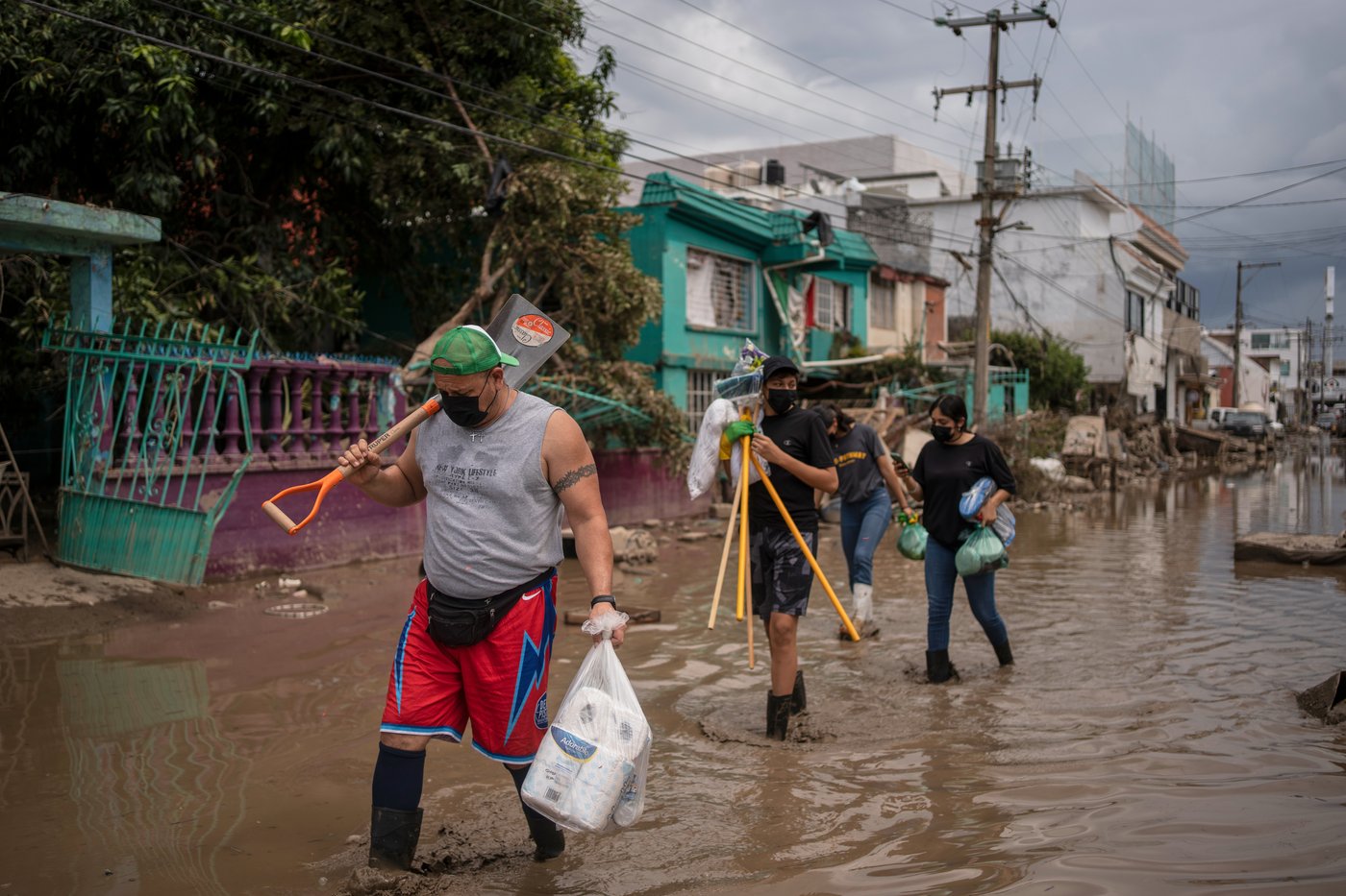 Landslides and flooding cut off 300 communities in Mexico with dozens dead and missing | iNFOnews.ca Landslides and flooding cut off 300 communities in Mexico with dozens dead and missing | iNFOnews.ca