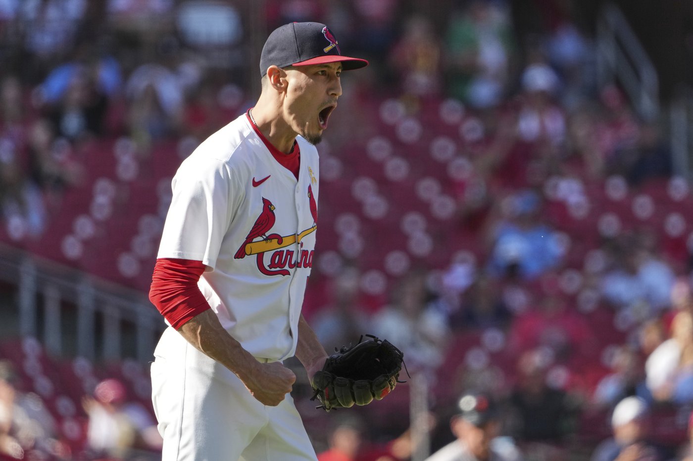 Gray takes no-hit bid into 6th as Cards beat Giants 4-3 Sunday | iNFOnews.ca Gray takes no-hit bid into 6th as Cards beat Giants 4-3 Sunday | iNFOnews.ca