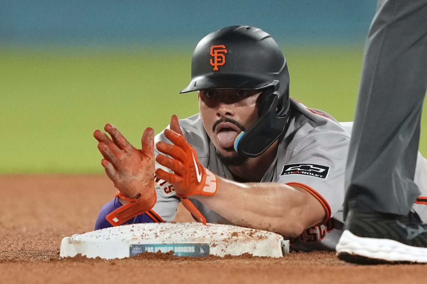 Ohtani gets 2 big hits, Yamamoto and bullpen combine on 1-hitter in Dodgers' 2-1 win over Giants | iNFOnews.ca