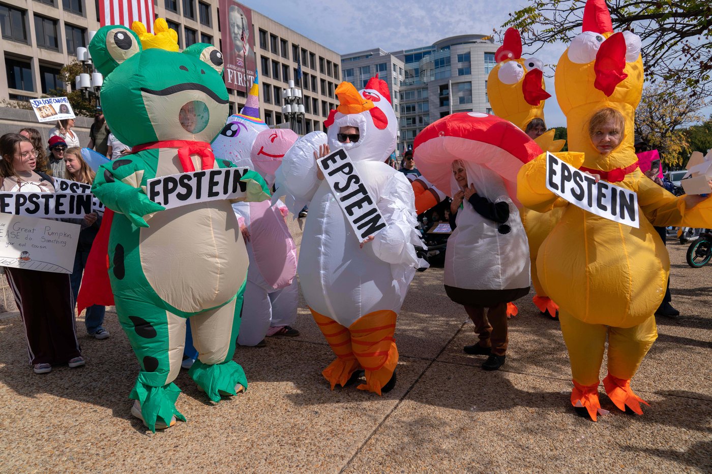 Inflatable costumes used to deflate tensions at rallies against Trump, in photos | iNFOnews.ca