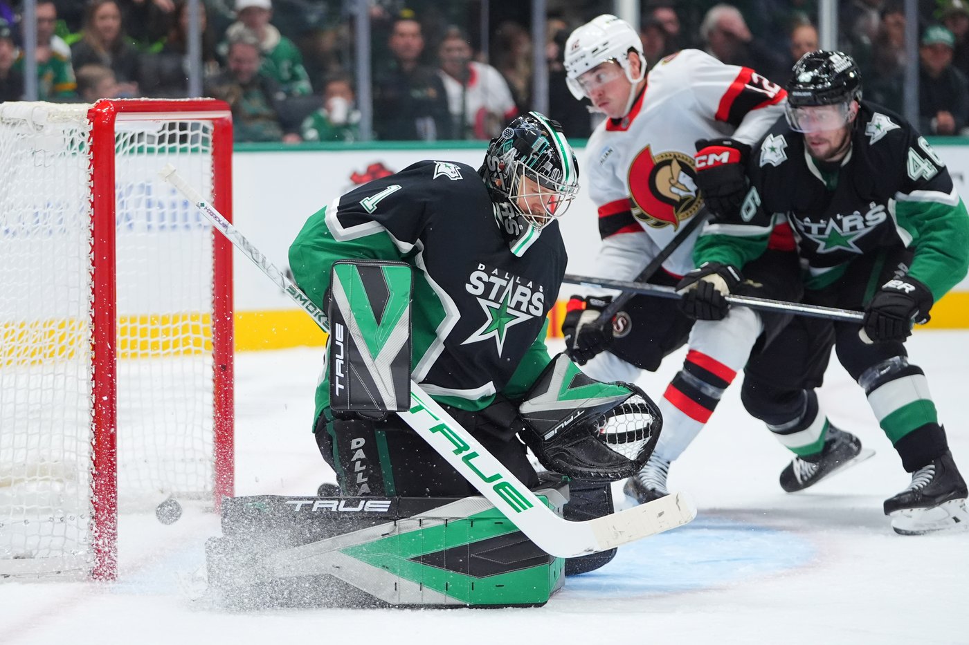 Johnston's hat trick leads Stars past Senators 6-1 for 4th consecutive win | iNFOnews.ca Johnston's hat trick leads Stars past Senators 6-1 for 4th consecutive win | iNFOnews.ca