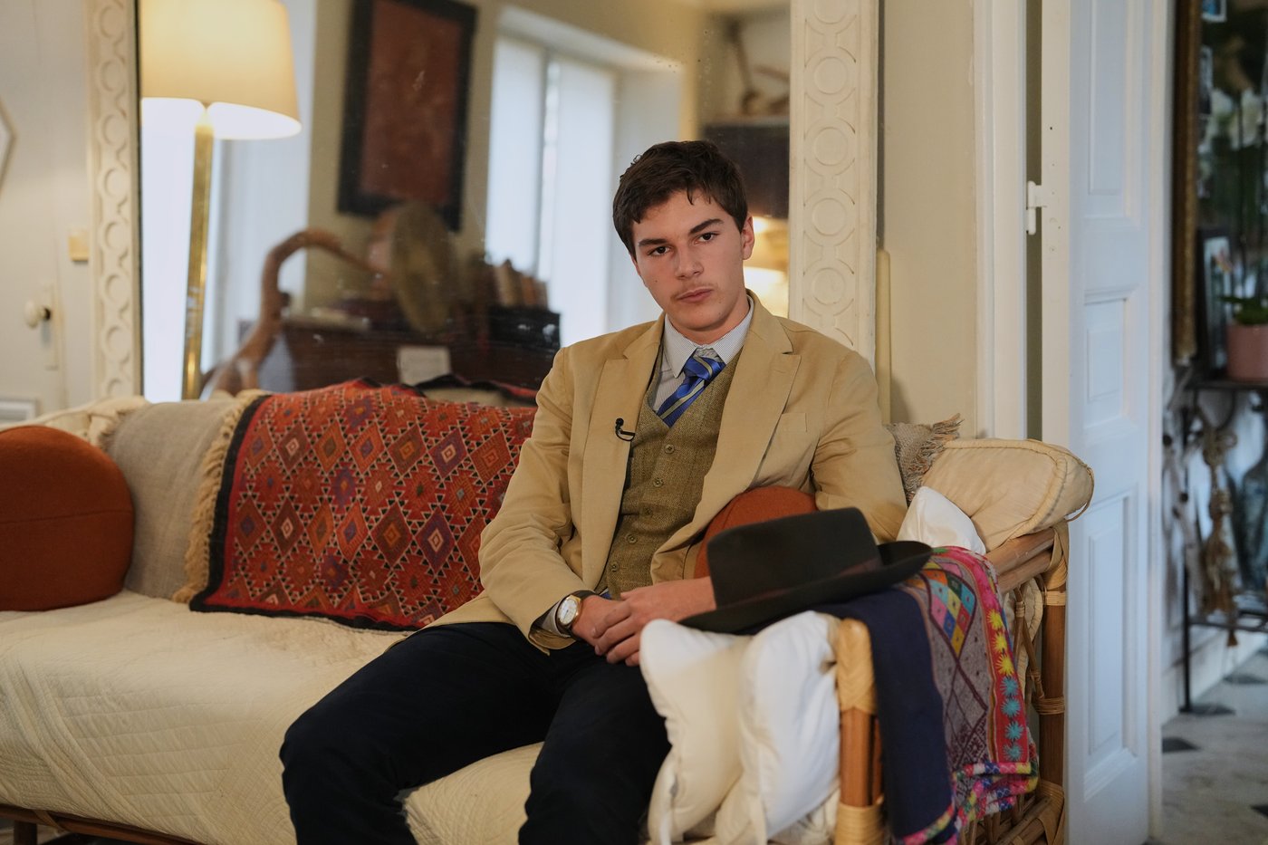 Fedora man unmasked: Meet the teen behind the Louvre mystery photo | iNFOnews.ca Fedora man unmasked: Meet the teen behind the Louvre mystery photo | iNFOnews.ca