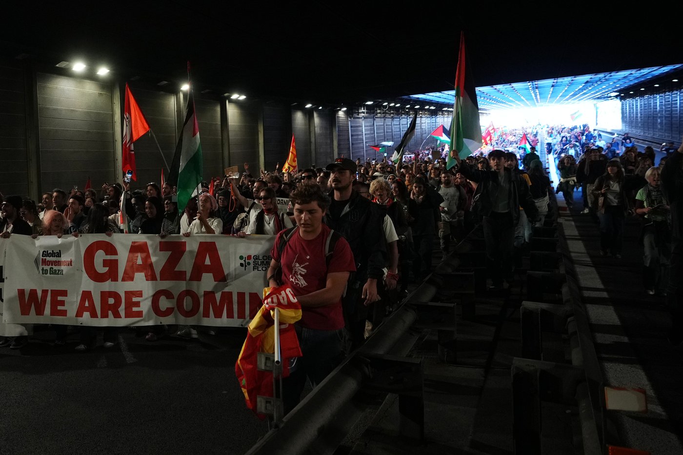 Photos show widespread protests after Israeli forces intercept Gaza-bound flotilla | iNFOnews.ca