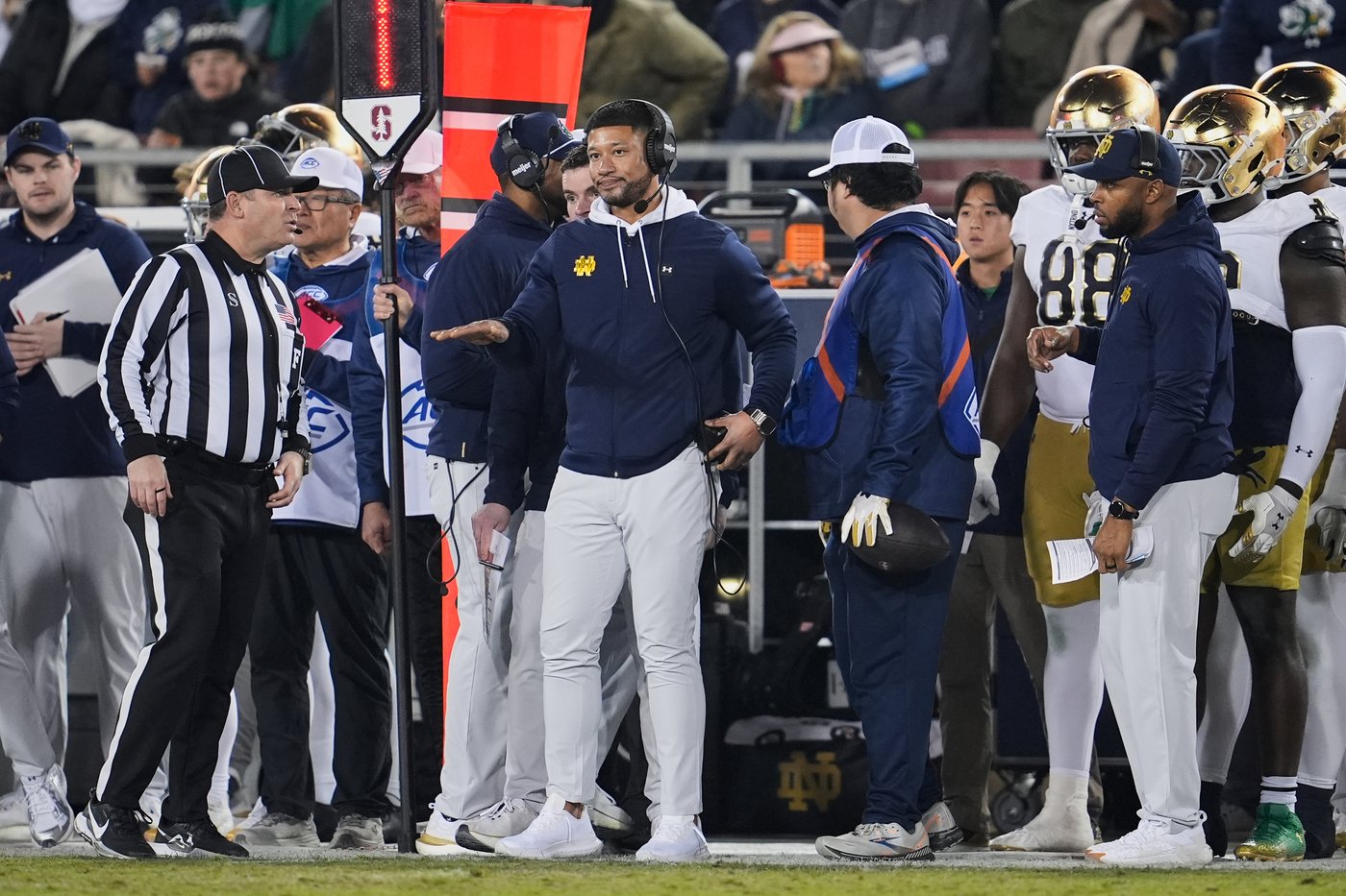 Love gets hurt but returns as No. 9 Notre Dame routs Stanford 49-20 | iNFOnews.ca