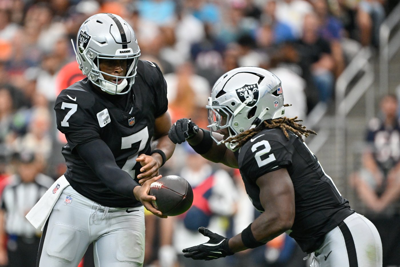 Ashton Jeanty breaks out with 138 rushing yards, 3 total TDs in Raiders' loss | iNFOnews.ca