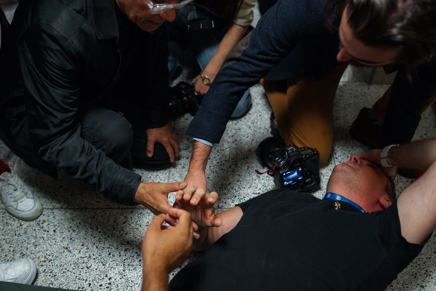 Federal agents grab and shove journalists outside NYC immigration court, sending one to hospital | iNFOnews.ca