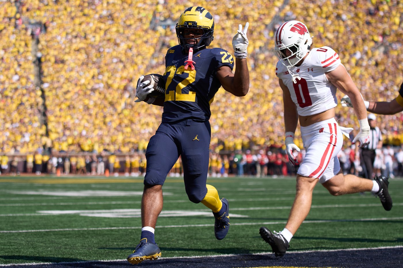 Bryce Underwood and Justice Haynes lead No. 20 Michigan to 24-10 win over Wisconsin | iNFOnews.ca
